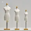 Soporte de Exhibición para Ropa de Mascotas Soporte Mini para Figuras de Enseñanza Corte 3D Vestido de Novia Femenino Muñeca Ropa Diseño Modelo Pequeño