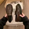 Sapatos femininos de couro estilo japonês de nicho, novo modelo da primavera de 2026, mocassins marrons estilo britânico, sapatos de sola única JK retrô