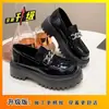 Sapatos Mocassins Retrô para Mulheres 2026 Nova Coleção Primavera e Outono Plataforma Sola Grossa Couro Preto Sapatos Mary Jane com Metal