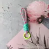 Cordón con Llavero de Funda de Teléfono de Bloques de Color Anudado, Cadena Creativa Tejida Corta para Botella de Agua, Llavero, Correa Desmontable Anti-Pérdida de 12 cm