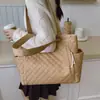 Bolso de Mano para Mujer Estilo Coreano Patrón Simple de Rombo 2026 Otoño e Invierno Nueva Moda Color Sólido Versátil de Hombro de Moda