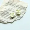 Accesorios de resina con forma de flor de albaricoque de color blanco crema, estilo retro, para hacer pendientes hechos a mano, horquillas y botones.