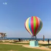 Accesorios Decorativos Coloridos para Globos Aerostáticos en la Zona Escénica