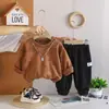 Conjunto de Roupas de Outono para Meninos 2026 Novo Conjunto de Duas Peças com Moletom Lindo de Manga Longa Estilo Coreano para Crianças Venda por Atacado