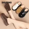 Chinelos Fechados Estilo Novo 2026, Antiderrapantes, Estilo Britânico Retrô, Confortáveis Sapatos Birkenstock, Versáteis e Fáceis de Usar, Meio Chinelos com Solado Macio para Uso Externo
