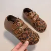 Zapatos de Cuero Retro de Punta Dividida 2026 Primavera/Otoño Nuevos Zapatos de Princesa con Hebilla Estilo Coreano Zapatos Mary Jane de Suela Suave para Niñas