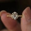 Transmisión en vivo de celebridad de Internet, Anillo abierto de piedra lunar romántica de alta gama, nuevo, de venta caliente, Anillo dulce trenzado hueco para mujer