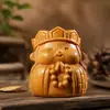 Talla de Sándalo Dorado Estilo Chino Versión Q de Viaje al Oeste con Tang Sanzang, Wukong y Bajie - Adorno de Escritorio de Oficina y Pieza Decorativa