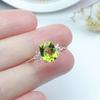 Anillo de olivino natural de imitación de nuevo estilo para mujer, diseño de nicho, fresco, simple, color verde amarillento, anillo tesoro ajustable de boca abierta