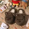 Pantuflas de invierno mullidas para parejas, con diseño de oso suave y lindo, transfronterizas, cálidas y antideslizantes, adecuadas para usar en interiores y exteriores, adorables pantuflas de algodón para mujer, venta al por mayor
