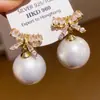 Pendientes de Flor de Perla con Circonita Incrustada de Diamantes de Lujo, Pendientes de Moda de Lujo Ligero y Gama Alta, Pendientes de Estilo Europeo y Americano con un Diseño de Nicho