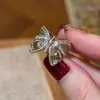 Venta Caliente Anillo de Mariposa de Encaje Estilo Vintage Dorado para Café Anillo de Dedo Abierto Ajustable Retro de Nicho de Gama Alta para Mujer