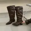 Botas Longas Retrô com Salto Bloco e Bico Fino para Mulheres, Novo Estilo Outono/Inverno 2026, Botas Franzidas com Fivela de Cinto, Botas de Cavaleiro de Cano Alto Emagrecedoras, Versátil