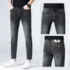 Jeans cropped para hombre 2026 primavera/verano nuevos corte slim ajustado elásticos versátiles business casual pantalones de 9 puntos