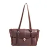 Elegante y única bolsa tote con solapa de gamuza, un diseño de alta gama para otoño de 2026, con gran capacidad y se puede llevar como bolso de hombro, bolso de mano o bolso de axila