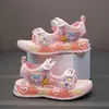 Sandálias de Princesa Kulomi para Meninas 2025 Verão Novo Antiderrapante Fundo Macio Estilo Coreano Bico Aberto Esportes de Praia Sapatos Frescos