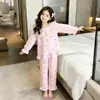 Dulce pijama infantil, de manga larga y pantalón largo, estilo fino para primavera y otoño, nuevo modelo 2026, cuello de muñeca de algodón nube, ropa de casa para niñas