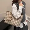 Bolsa Tote Estampada Retrô Feminina Outono e Inverno Nova Moda Bolsa de Mão de Grande Capacidade Bolsa Versátil Elegante de Alta Qualidade