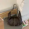 Cross2026 Outono Novo Design Retrô Nicho Moda Rebite Feminina Grande Capacidade Ombro Único Transversal Bolsa de Axila