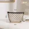 Bolsa de malla de moda de nicho con forma de corazón para maquillaje para mujer, bolsa pequeña portátil para guardar lápiz labial y artículos de tocador de cosméticos