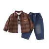 Conjunto de Camisa Xadrez Outono Estilo Coreano para Meninos 2026 Novo Retro Infantil Elegante Roupa Externa para Bebê Conjunto de Três Peças Tendência