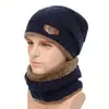 Gorro y bufanda de invierno transfronterizos conjunto de dos piezas para hombre gorro de punto cálido con forro de forro polar protección para los oídos para montar al aire libre gorro de lana para la cabeza