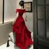 Vestido de Natal Francês Vermelho de Um Ombro Leve Luxo Vestido para Reunião Anual Vermelho Milênio Gaze Ajustado Fábrica de Origem
