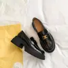 Mocassins Femininos de Couro Genuíno 2026 Primavera e Outono Novos Sapatos de Couro Preto Slip-On com Solado Grosso Estilo Britânico