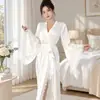 Atmósfera Francesa Bata de Mañana para Mujer Novia Boda Dos Colores Blanco y Negro Adorno de Encaje Mangas Amplias Satín Pijama para el Hogar 711