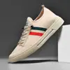 Zapatos Nuevos para Hombre de Primavera y Otoño Zapatos de Malla Transpirable Slip-On Casual Ligeros Antideslizantes Suela Suave Moda Tendencia