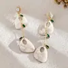 Brincos de Tarraxa Geométricos com Franjas de Resina, Flor com Cravação de Diamantes e Agulha de Prata Europeus e Americanos, Design de Nicho, Joias de Orelha da Moda para Mulheres