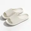 Chinelos de Verão para Casa Liangdifen com Sensação de Amortecimento Macio, Sandálias Antiderrapantes para Banheiro de Hotel para Homens e Mulheres Casais
