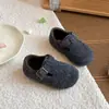 Zapatos Birkenstock de Forro Polar Adelgazante para Niñas Nuevo Estilo Otoño/Invierno 2025 Zapatos Versátiles para Niños Versión Coreana Zapatos de Vestir Mocasines para Niños