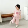 Conjunto de Camiseta Dulce de Verano Estilo Coreano para Niñas, Nuevo Top de Manga Corta, Pantalones Cortos Elegantes Cropped para Niños, Conjunto de Ropa para Niños de Dos Piezas