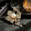Broche Borboleta Elegante de Alta Qualidade Dongdaemun Novo e Fashionável 2024 para Mulheres Pin Design de Nicho Acessórios Corsage