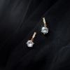 Pendientes de Plata S925 para Mujer Estilo Coreano Elegantes Seis Garras Diamante Blanco Microincrustación de un Carácter Pendientes Simples Juveniles G8329