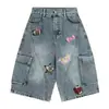 Shorts Cargo de Mezclilla Lavada con Múltiples Bolsillos para Hombre, Estilo Verano, Diseño Desestructurado, Bordado de Dibujos Animados de Hello Kitty, Shorts a la Rodilla