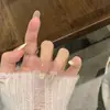 Uñas Postizas con Borde de Encaje Floral Pequeño Cremosas de Primavera, Lindas y Pura Seducción, Realza la Piel Clara, Manicura Francesa Suave y Elegante