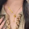 Tienda de Oro Mismo Estilo Arena Dorada Paz Alegría Color Dorado Pequeño Oro Tuo Collar Nuevo Estilo Chino para Mujer Cadena Clavicular Elegante de Lujo Ligero