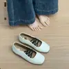 Zapatos Mary Jane de estilo francés con punta cuadrada y tiras cruzadas para mujer, nueva versión coreana otoño 2026, zapatos planos de suela simple, zapatos de ballet poco profundos de suela blanda