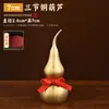 Colgante de calabaza de latón, calabaza hueca de latón con acabado bañado en oro, colgante para decoración de coche, calabaza de cobre con nudo rojo, venta al por mayor