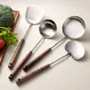Espátula de Aço Inoxidável 304 com Cabo de Madeira Nogueira Estilo Japonês Conjunto de Utensílios de Cozinha Colher Espátula para Cozinha Doméstica Frigideira Concha para Sopa