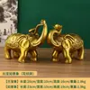 Atacado do fabricante de ornamentos de cobre com padrões, um par de elefantes de cobre com lingotes, decorações para sala de estar de casa