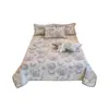 Un lado está hecho de algodón puro y el otro lado está hecho de terciopelo de leche.. Este es un juego de ropa de cama de tres piezas para estudiantes, que incluye un edredón de algodón con forro polar, una alfombrilla de tatami y un colchón suave.