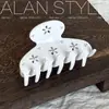 Un Clip para el Cabello de Acetato Estilo Coreano Lan Nuevo Tamaño Mediano Estilo Crema Clip de Pinza Hueca de Encaje para Mujeres Pinza de Tiburón para Cabello Semirecogido Accesorios para el Cabello