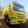 Camión volquete Sinotruk Howo de doble tracción, con compartimento de 5.8m y puente Hc16, para exportación