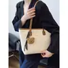 Bolsa Retrô Grande Capacidade Transfronteiriça Feminina 2025 Nova Moda Coreana Nicho Bolsa Tote Bolsa de Ombro Único Sob o Braço Atacado