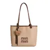 Bolsa feminina grande capacidade com padrão lichia, nova bolsa de ombro de design de nicho da moda primavera-verão 2026, bolsa de mão tote para senhoras