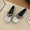 Zapatos Mary Jane estilo francés para mujer, nueva colección otoño 2026, con un diseño de punta suave y poco profunda, elegante detalle de lazo y bailarinas plateadas