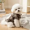 Ropa para perro modelo nuevo 26 años otoño e invierno engrosada cálida Navidad a cuadros chaleco protector de barriga ropa para mascotas ropa para gato
